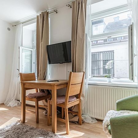 City Vibes: 1Br Apt, 10 Min To Westbahnhof Vídeň Exteriér fotografie